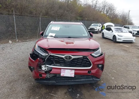 2021 Toyota Highlander Xle z USA, uszkodzony, nr VIN 5TDGZRBH5MS558053